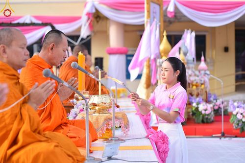 ภาพ No.150790:พิธีเจริญพระพุทธมนต์ และทำบุญตักบาตรแด่คณะสงฆ์ จำนวน 121 รูป เนื่องในโอกาสฉลองครบรอบ 120 ปี อำเภอคลองหลวง จังหวัดปทุมธานี เพื่อถวายเป็นพุทธบูชา ช่วยเหลือผู้ประสบความเดือดร้อนจากอุทกภัย และคณะสงฆ์ 323 วัด 4 จังหวัดชายแดนภาคใต้ วันเสาร์ที่ 31 สิงหาคม พ.ศ. 