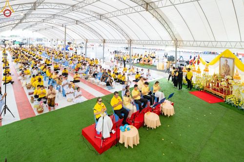 ภาพ No.146432:มหาสังฆทานถวายเป็นพุทธบูชาครั้งยิ่งใหญ่ โครงการทำบุญตักบาตร เพื่อถวายเป็นพระราชกุศล เนื่องในโอกาสมหามงคลเฉลิมพระชนมพรรษา พระบาทสมเด็จพระเจ้าอยู่ห้วฯ ทรงเจริญพระชนมพรรษา 6 รอบ 72 พรรษา