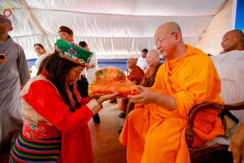 ภาพ No.142509:พิธีถวายมหาสังฆทานพระนานาชาติ 100 รูป ณ วัดนาคทีปะ ราชมหาวิหาร  เกาะนาคทีปะ คาบสมุทร จัฟฟ์น่า จังหวัดเหนือ ประเทศศรีลังกา  วันเสาร์ที่ 22 มิถุนายน พ.ศ. 2567