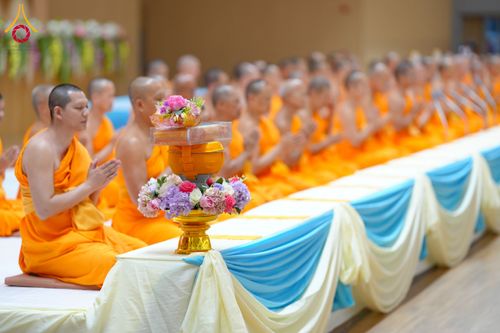 ภาพ No.270592:วันอาทิตย์ที่ 16 พฤศจิกายน พ.ศ. 2568 ถวายกองทุนโครงการอุปสมบทหมู่ 3,000 รูปทั่วไทย  รุ่นบูชาธรรมมหาปูชนียาจารย์ ณ ห้องแก้วสารพัดนึก 2 สภาธรรมกายสากล วัดพระธรรมกาย