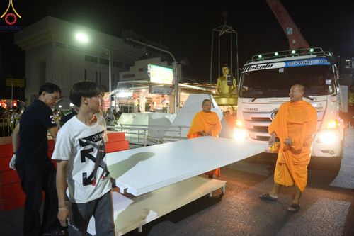ภาพ No.151620:V.55 ทีมใหญ่ที่หาดใหญ่ เจ้าหน้าที่ทุกสถานะ หลายสัญชาติ ร่วมกันจัดงานตักบาตรที่หาดใหญ่ วันที่ 10-11 สิงหาคม พ.ศ. 2567