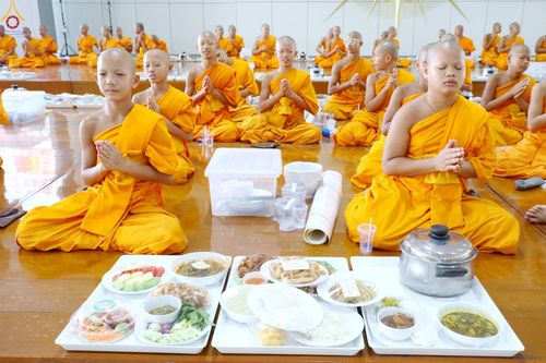 ภาพ No.240066:วันเสาร์ที่ 23 สิงหาคม พ.ศ. 2568 (วันพระ แรม 14 ค่ำ เดือน 9) พิธีบุพเปตพลี ครั้งที่ 169 ร่วมอุทิศบุญแด่หมู่ญาติที่ล่วงลับไปแล้ว และสืบทอดอายุพระพุทธศาสนา ณ หอฉันคุณยายอาจารย์ฯ วัดพระธรรมกาย