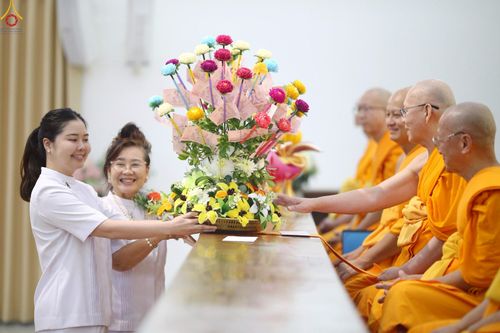 ภาพ No.258600:วันที่ 19 ตุลาคม พ.ศ. 2568 พิธีทอดกฐินสามัคคีทั่วไทย 30,000 วัด โดยคณะศิษยานุศิษย์ บูชาธรรม 81 ปี หลวงพ่อธัมมชโย ณ ศูนย์ปฎิบัติธรรมน้ำใสใจสว่าง  เขตบางกอกน้อย กรุงเทพมหานคร