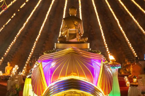 ภาพ No.122209:พิธีจุดประทีปถวายเป็นพุทธบูชา และบูชาธรรมมหาปูชนียาจารย์ พระมงคลเทพมุนี(สด จนฺทสโร) ในโครงการธรรมยาตรา กตัญญูบูชา มหาปูชนียาจารย์ พระมงคลเทพมุนี(สด จนฺทสโร) พระผู้ปราบมาร อนุสรณ์สถาน 7 แห่ง ปีที่ 12 วันที่ 31 มกราคม พ.ศ. 2567 ณ วัดพระธรรมกาย จ.ปทุมธานี (