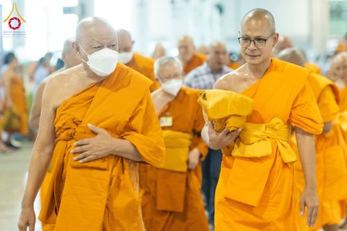 ภาพ No.59937:พิธีเจริญพระพุทธมนต์ "ฉลองอายุวัฒนมงคล 80 ปี หลวงพ่อธัมมชโย" พิธีถวายไทยธรรม คณะสงฆ์ 10,000 กว่าวัดทั่วประเทศ ในวันคุ้มครองโลก วันจันทร์ที่ 22 เมษายน พ.ศ. 2567 ณ สภาธรรมกายสากล วัดพระธรรมกาย จ.ปทุมธานี