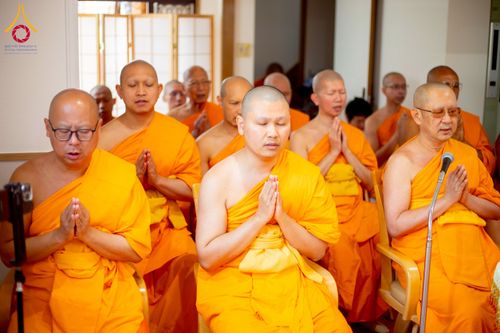 ภาพ No.221278:วันศุกร์ที่ 25 เมษายน พ.ศ. 2568 พิธีอัญเชิญรูปเหมือนพระมงคลเทพมุนี (สด จนฺทสโร) พระผู้ปราบมาร พิธีทอดผ้าป่าสามัคคี 25 ปี พิธีถวายสังฆทาน 15 วัด แด่เจ้าอาวาสภาคพื้นเอเชีย และแอฟริกา ในวาระครบ 25 ปี วัดพระธรรมกายโอซาก้า ประเทศญี่ปุ่น