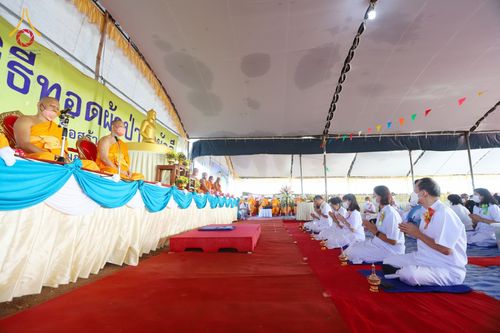 ภาพ No.76182:พิธีกลั่นแผ่นดินสร้างมหาเจดีย์ปัตตานี , พิธีตักบาตรแด่พระภิกษุสงฆ์ 159 รูป ,  พิธีทอดผ้าป่า , พิธีโปรยรัตนชาติ ,  พิธีจุดประทีปถวายเป็นพุทธบูชา ณ ศูนย์อบรมเยาวชนปัตตานี จ.ปัตตานี วันอาทิตย์ที่ 5 กุมภาพันธ์ พ.ศ.2566