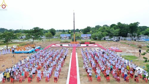 ภาพ No.84365:พิธีทอดผ้าป่า พิธีอัญเชิญปฐมรัตนปฐวี และพิธีตอกเสาเข็มต้นสุดท้าย เพื่อสถาปนาอาคาร 80 ปี หลวงพ่อธัมมชโย ณ ศูนย์ปฏิบัติธรรมวิหารแดง ตำบลเจริญธรรม อำเภอวิหารแดง จ.สระบุรี  วันที่ 23 กรกฎาคม พ.ศ. 2566