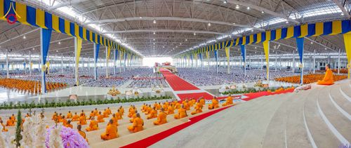 ภาพ No.264291:วันอาทิตย์ที่ 2 พฤศจิกายน พ.ศ. 2568 พิธีบูชาข้าวพระ ณ สภาธรรมกายสากล วัดพระธรรมกาย