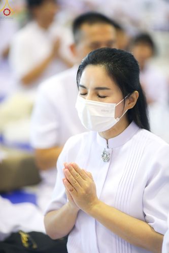 ภาพ No.89437:พิธีตักบาตร ข้าวสารอาหารแห้ง พิธีบูชาข้าวพระ และพิธีจุดเทียนใจ ไฟนิรันดร์  อนันตชัย ณ สภาธรรมกายสากล วัดพระธรรมกาย วันอาทิตย์ที่ 1 ตุลาคม พ.ศ. 2566