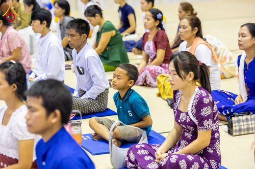 ภาพ No.209629:วันอาทิตย์ที่ 2 มีนาคม พ.ศ. 2568 พิธีภาคบ่าย สัมมนาพิเศษ, ปฏิบัติธรรม พิธีรับมอบพระบรมสารีริกธาตุ ณ สภาธรรมกายสากล วัดพระธรรมกาย