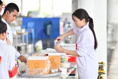 ภาพ No.134563:V.35 เพื่อบุญต้นเดือน การรับบุญของเจ้าหน้าที่หน่วยงานต่างๆ เพื่องานบุญวันอาทิตย์ต้นเดือน ณ วัดพระธรรมกาย วันที่ 7 เมษายน พ.ศ. 2567