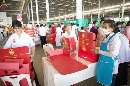 ภาพ No.210863:วันที่ 15 มีนาคม พ.ศ. 2568  บุญบรรจุกล่องไทยธรรม เพื่อถวายแด่พระสังฆาธิการ 40,000 กว่าวัดทั่วไทย ในวันคุ้มครองโลก 22 เมษายน พ.ศ. 2568