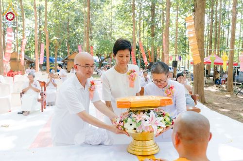 ภาพ No.169538:พิธีทอดกฐิน ณ ศูนย์ปฏิบัติธรรมนานาชาติตะวันพร้าว จ.เชียงใหม่ ในโครงการกฐินสามัคคีทั่วไทย 30,000 วัด บูชาธรรม 80 ปี หลวงพ่อธัมมชโย โดยคณะศิษยานุศิษย์วัดพระธรรมกาย วันที่ 25 ตุลาคม พ.ศ. 2567