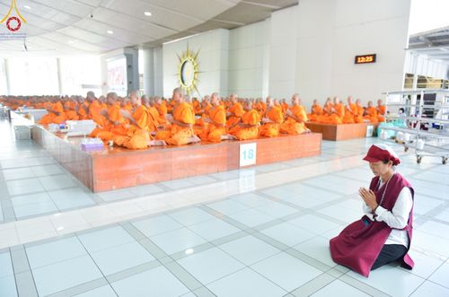 ภาพ No.143171:พิธีถวายภัตตาหารเพื่อเป็นกำลังแห่งการเข้าถึงธรรม ของพระภิกษุสามเณร วัดพระธรรมกาย วันเสาร์ที่ 6 กรกฏาคม พ.ศ. 2567 ณ หอฉันคุณยายอาจารย์ วัดพระธรรมกาย จ.ปทุมธานี