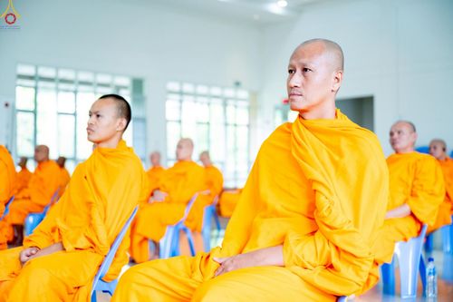 ภาพ No.239885:วันที่ ๒๒ - ๒๔ สิงหาคม พ.ศ. ๒๕๖๘ สัมมนารวมใจผู้นำบุญ บูชาธรรม ๘๑ ปี หลวงพ่อธัมมชโย กฐินสามัคคีทั่วไทย ๓๐,๐๐๐ วัด โครงการอุปสมบทบูชาธรรมมหาปูชนียาจารย์ ๓,๐๐๐ รูป รุ่นที่ ๑