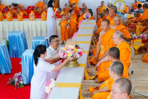 ภาพ No.174014:พิธีทอดกฐิน ศูนย์เบญจธรรม จ.ปทุมธานี ในโครงการกฐินสามัคคีทั่วไทย 30,000 วัด บูชาธรรม 80 ปี หลวงพ่อธัมมชโย โดยคณะศิษยานุศิษย์วัดพระธรรมกาย วันที่ 11 พฤศจิกายน พ.ศ. 2567