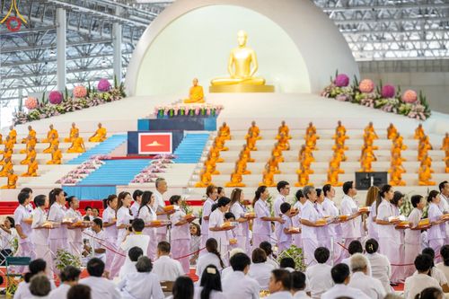 ภาพ No.167692:พิธีทอดกฐิน และ พิธีกรานกฐิน ในวันอาทิตย์ที่ 3 พฤศจิกายน พ.ศ. 2567 ณ วัดพระธรรมกาย จ.ปทุมธานี