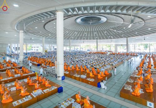 ภาพ No.147738:พิธีถวายภัตตาหารเมนูสวรรค์ ในพรรษาแห่งการเข้าถึงธรรม วันเสาร์ที่ 10 สิงหาคม พ.ศ. 2567 ณ หอฉันคุณยายอาจารย์ฯ วัดพระธรรมกาย