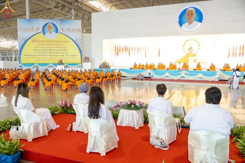ภาพ No.158919:พิธีตักบาตร ในวันอาทิตย์ต้นเดือน วันที่ 6 ตุลาคม พ.ศ. 2567 ณ สภาธรรมกายสากล วัดพระธรรมกาย