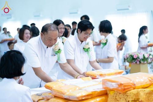 ภาพ No.174336:พิธีทอดกฐินกตัญญูบูชาธรรม ณ ศูนย์ปฏิบัติธรรมพระมงคลเทพมุนี อ.สองพี่น้อง จ.สุพรรณบุรี ในโครงการกฐินสามัคคีทั่วไทย 30,000 วัด บูชาธรรม 80 ปี หลวงพ่อธัมมชโย โดยคณะศิษยานุศิษย์วัดพระธรรมกาย วันที่ 10 พฤศจิกายน พ.ศ. 2567