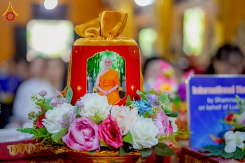 ภาพ No.274101:วันที่ 23 พฤศจิกายน พ.ศ. 2568 ประธานมูลนิธิธรรมกาย ถวายปัจจัยสมทบกฐินแด่ วัดเทียนเวียนเฟื้อกเซิน ศูนย์วิปัสสนาที่มีชื่อเสียง มากกว่า 50 ปีในเวียดนาม