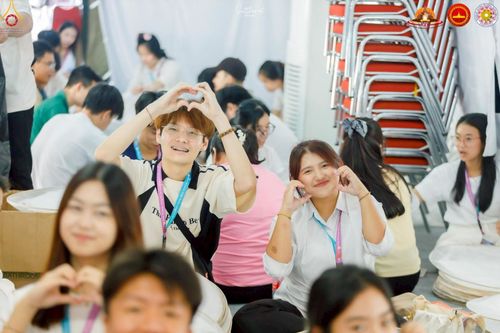 ภาพ No.224791:วันที่ 11 -12 พฤษภาคม พ.ศ. 2568 คณะพระอาจารย์ เจ้าหน้าที่ อาสาสมัคร นักศึกษา ทั้งชาวอินโดนีเซีย และชาวไทย ร่วมแรงร่วมใจ เตรียมงาน เก็บงาน ในวันวิสาขบูชา ณ พระมหาเจดีย์บรมพุทโธ ประเทศอินโดนีเซีย