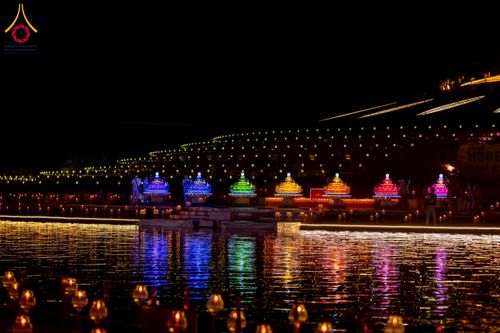 ภาพ No.266288:วันพุธที่ 5 พฤศจิกายน พ.ศ. 2568 (วันพระ ขึ้น 15 ค่ำ เดือน 12) พิธีลอยกระทงธรรม  ณ สระมหาเศรษฐีทะเลบุญ มหาวิหารพระมงคลเทพมุนี วัดพระธรรมกาย จ.ปทุมธานี