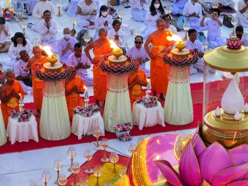 ภาพ No.194817:พิธีจุดประทีปถวายเป็นพุทธบูชา และบูชาธรรมมหาปูชนียาจารย์ ณ วัดสองพี่น้อง ต.ต้นตาล อ.สองพี่น้อง จ.สุพรรณบุรี ในโครงการธรรมยาตรา กตัญญูบูชา มหาปูชนียาจารย์ พระมงคลเทพมุนี(สด จนฺทสโร) พระผู้ปราบมาร อนุสรณ์สถาน 7 แห่ง ปีที่ 13 วันที่ 14 มกราคม พ.ศ. 2568