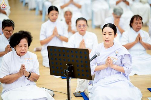 ภาพ No.242712:วันที่ 29-31 สิงหาคม พ.ศ. 2568 องค์กรภาคีเครือข่าย “บวร” (บ้าน-วัด-โรงเรียน-ราชการ) อ.คลองหลวง จัดบวชอุบาสิกาแก้ว ถวายพระราชกุศลแด่สมเด็จพระพันปีหลวง - กตัญญูบูชาแด่ผู้มีพระคุณ