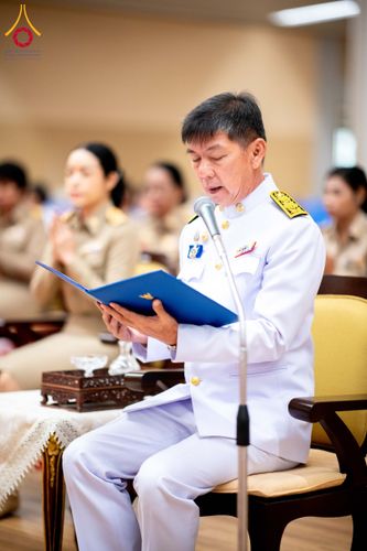 ภาพ No.208774:พระบาทสมเด็จพระเจ้าอยู่หัวทรงพระกรุณาโปรดเกล้าฯ พระราชทานภัตตาหารพระราชทาน แด่พระภิกษุ สามเณร ในการสอบบาลีสนามหลวง ณ วัดพระธรรมกาย วันที่ 22 กุมภาพันธ์ พ.ศ. 2568 ณ วัดพระธรรมกาย อำเภอคลองหลวง จังหวัดปทุมธานี