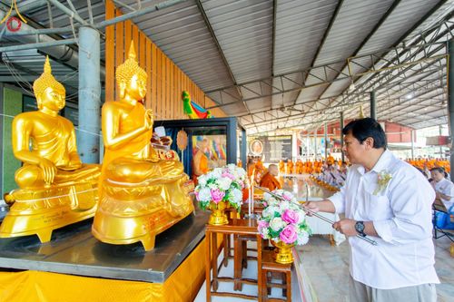 ภาพ No.189302:พิธีทอดผ้าป่าทำนุบำรุงศาสนสถาน ในโครงการธรรมยาตรา กตัญญูบูชา มหาปูชนียาจารย์ พระมงคลเทพมุนี(สด จนฺทสโร) พระผู้ปราบมาร อนุสรณ์สถาน 7 แห่ง ปีที่ 13 ณ วัดใหม่นพรัตน์  ต.เนินพระปรางค์ อ.สองพี่น้อง จ.สุพรรณบุรี วันที่ 5 มกราคม พ.ศ. 2568