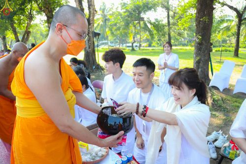 ภาพ No.103293:พิธีตักบาตรพระธรรมทายาท 1,000 รูป ณ มหาเจดีย์บุโรพุทโธ ประเทศอินโดนีเซีย ในวันที่ 20 ธันวาคม พ.ศ. 2566