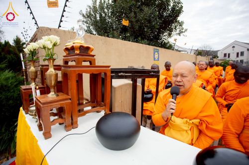 ภาพ No.232988:วันอาทิตย์ 29 มิถุนายน พ.ศ. 2568 กิจกรรมอบรมธรรมทายาทแอฟริกาใต้  ปฏิบัติธรรมสร้างสันติสุขภายใน แสงแห่งพุทธธรรมสู่แผ่นดินแอฟริกาใต้ ณ บริเวณหน้าวัดพระธรรมกายโจฮันเนสเบิร์ก