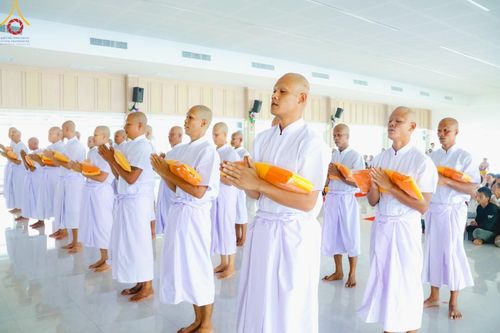 ภาพ No.186446:พิธีตัดปอย ปลงผม เวียนประทักษิณ  มอบบาตรผ้าไตร ขอขมาผู้ปกครอง และพิธีบรรพชาอุปสมบท  โครงการอุปสมบทหมู่บูชาธรรมมหาปูชนียาจารย์  ประจำปี 2567 ณ ศูนย์ปฏิบัติธรรมภาคใต้และวัดคงคาเลียบ อ.บางกล่ำ จ.สงขลา วันอาทิตย์ที่ 8 ธันวาคม พ.ศ. 2567