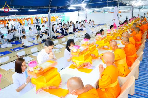 ภาพ No.119056:พิธีถวายภัตตาหารเป็นสังฆทาน แด่คณะพระธรรมยาตรา วันที่ 27 มกราคม พ.ศ. 2567 ณ อนุสรณ์สถานบางปลา จ.นครปฐม