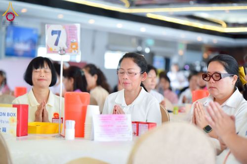 ภาพ No.224833:วันเสาร์ ที่ 10 พฤษภาคม พ.ศ. 2568 วัดพระธรรมกายฮ่องกง จัดพิธีปล่อยปลา บนเรือใหญ่บนอ่าวฮ่องกง และจัดพิธีถวายมหาสังฆทานกลางทะเล ประจำปี 2568 เนื่องในสัปดาห์วิสาขบูชาโลก