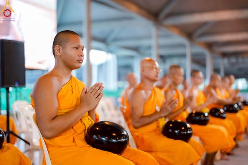 ภาพ No.214581:วันศุกร์ที่ 4 เมษายน พ.ศ.2568 นาคธรรมทายาทตักบาตรพระพี่เลี้ยง ในโครงการบรรพชาสามเณร ฟื้นฟูพระพุทธศาสนาทั่วไทย ณ วิหารคด 22 วัดพระธรรมกาย