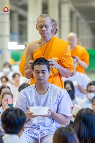 ภาพ No.230708:วันที่ 29 มิถุนายน พ.ศ.2568 พิธีตัดปอยผมและปลงผมนาคธรรมทายาท โครงการบรรพชาอุปสมบทหมู่ รุ่นเข้าพรรษา ณ วิหารคด วัดพระธรรมกาย