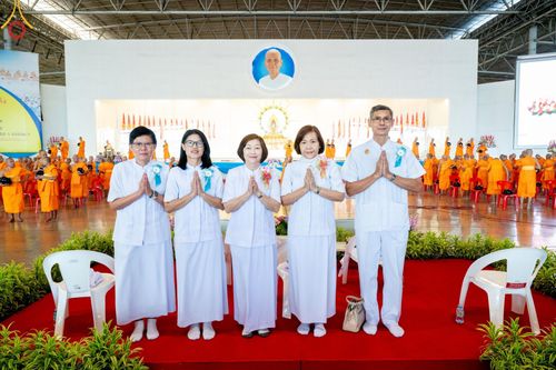 ภาพ No.143383:พิธีตักบาตร ข้าวสารอาหารแห้ง ณ บ้านแก้วเรือนทองคุณยายฯ และ พิธีบูชาข้าวพระ  ณ สภาธรรมกายสากล วัดพระธรรมกาย วันอาทิตย์ที่ 7 กรกฎาคม พ.ศ. 2567