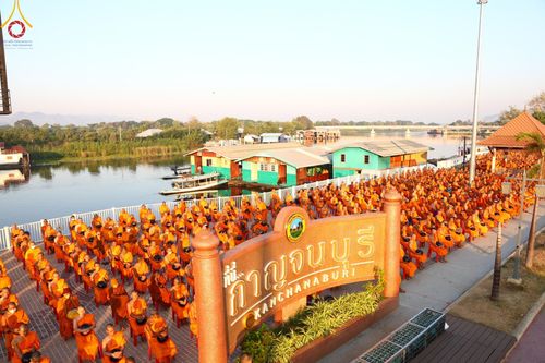 ภาพ No.184710:พิธีตักบาตรพระ 10,000 รูป ครั้งที่ 3 เนื่องในโอกาส 193 ปี จังหวัดกาญจนบุรี อุทิศส่วนกุศลให้แด่บรรพชน และเพื่อช่วยเหลือผู้ประสบภัยพิบัติต่างๆ วันเสาร์ที่ 21 ธันวาคม พ.ศ. 2567