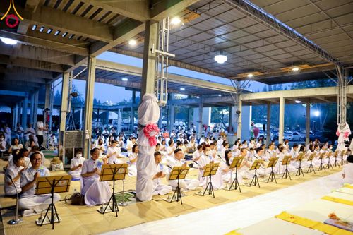 ภาพ No.111838:พิธีถวายภัตตาหารเป็นสังฆทาน แด่คณะพระธรรมยาตราฯ ในโครงการธรรมยาตรา กตัญญูบูชา มหาปูชนียาจารย์ พระมงคลเทพมุนี(สด จนฺทสโร) พระผู้ปราบมาร อนุสรณ์สถาน 7 แห่ง ปีที่ 12 วันที่ 14 มกราคม พ.ศ. 2567 ณ อนุสรณ์สถานมหาวิหารพระมงคลเทพมุนี  (โลตัสแลนด์) อ.สองพี่น้อง จ