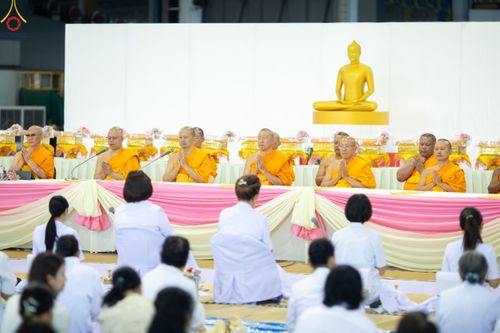 ภาพ No.188503:พิธีถวายภัตตาหารเป็นสังฆทาน แด่พระธรรมยาตรา ในโครงการธรรมยาตรา กตัญญูบูชา มหาปูชนียาจารย์ พระมงคลเทพมุนี(สด จนฺทสโร) พระผู้ปราบมาร อนุสรณ์สถาน 7 แห่ง ปีที่ 13 ณ สภาธรรมกายสากล วัดพระธรรมกาย วันที่ 3 มกราคม พ.ศ. 2568