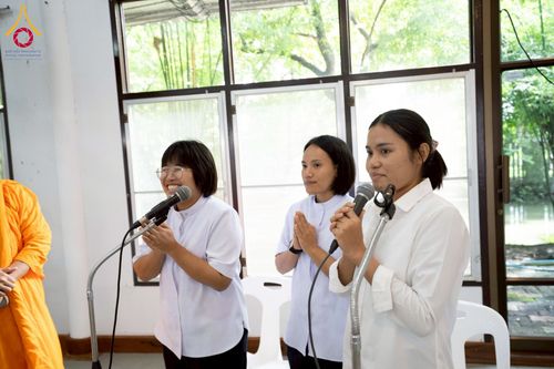 ภาพ No.230336:วันจันทร์ที่ 30 มิถุนายน พ.ศ. 2568 เจ้าอาวาสวัดพระธรรมกาย เยี่ยมอนุโมทนาให้กำลังใจ บุคลากรทางการแพทย์-เจ้าหน้าที่ผู้ปฏิบัติงาน โครงการรถตัดแว่นสายตาเคลื่อนที่สภากาชาดไทย เพื่อเด็กนักเรียนในชนบท พื้นที่จังหวัดปทุมธานี