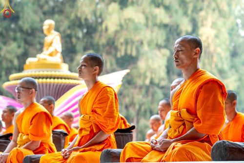 ภาพ No.189188:พระธรรมยาตราปฏิบัติธรรม และถ่ายภาพหมู่ประวัติศาสตร์ ในโครงการธรรมยาตรา กตัญญูบูชา มหาปูชนียาจารย์ พระมงคลเทพมุนี(สด จนฺทสโร) พระผู้ปราบมาร อนุสรณ์สถาน 7 แห่ง ปีที่ 13 วันที่ 4 มกราคม พ.ศ. 2568 ณ อนุสรณ์สถานมหาวิหารพระมงคลเทพมุนี (โลตัสแลนด์) อ.สองพี่น้อง