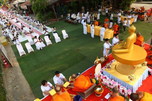 ภาพ No.135384:โครงการตักบาตรข้าวสารอาหารแห้งพระภิกษุสามเณร ๑,๐๐๐ รูป วันอังคารที่ ๙ เมษายน พ.ศ.๒๕๖๗ ณ ถนนหน้าที่ว่าการอำเภอคลองขลุง (เส้นเลียบแม่น้ำปิง) ตำบลคลองขลุง อำเภอคลองขลุง จังหวัดกำแพงเพชร