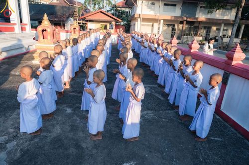 ภาพ No.133432:พิธีขอขมารับผ้าไตร, พิธีบรรพชาสามเณร, สามเณรออกบิณฑบาต ในโครงการบรรพชาสามเณร ฟื้นฟูพระพุทธศาสนาทั่วไทย  ณ ศูนย์ปฏิบัติธรรม และอบรมเยาวชนเมืองยะลา วันที่ 3 เมษายน พ.ศ. 2567