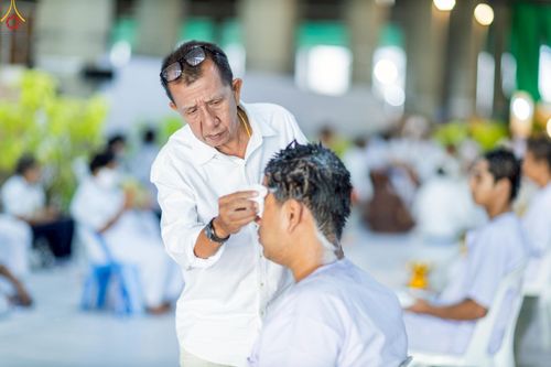 ภาพ No.242946:วันที่ 31 สิงหาคม พ.ศ. 2568 พิธีตัดปอยผมและปลงผม โครงการอุปสมบทหมู่บูชาธรรม ครบรอบ 108 ปี วันครูผู้ค้นพบวิชชาธรรมกาย ณ วัดพระธรรมกาย