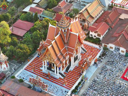 ภาพ No.197136:พิธีจุดประทีปถวายเป็นพุทธบูชา และบูชาธรรมมหาปูชนียาจารย์ ณ วัดโบสถ์(บน) ตำบลบางคูเวียง อำเภอบางกรวย จังหวัดนนทบุรี ในโครงการธรรมยาตรา กตัญญูบูชา มหาปูชนียาจารย์ พระมงคลเทพมุนี(สด จนฺทสโร) พระผู้ปราบมาร อนุสรณ์สถาน 7 แห่ง ปีที่ 13 วันที่ 18 มกราคม พ.ศ. 25