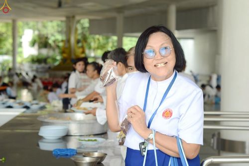 ภาพ No.246992:วันที่ 20 กันยายน พ.ศ. 2568 พิธีถวายเมนูสวรรค์เพื่อการบรรลุธรรม ณ หอฉันคุณยายอาจารย์ฯ วัดพระธรรมกาย